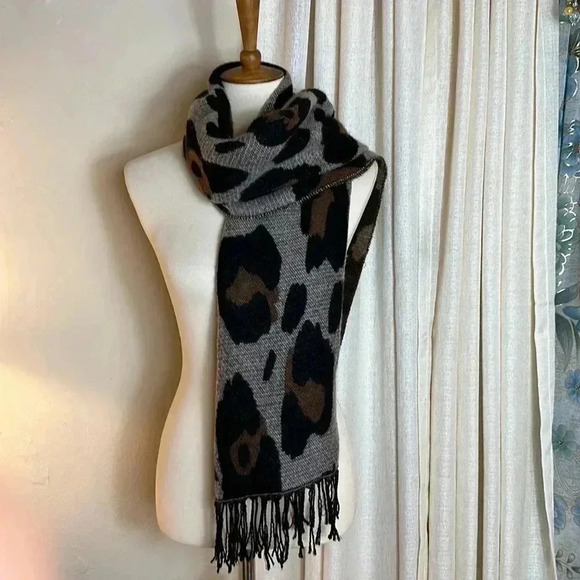 Amazon Essentials Women's Blanket Scarf Animal Print - Picture 1 of 14